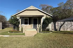 510 Hicks St, Tomball, TX 77375 - Photo 1