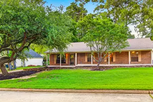 107 Greenbriar Dr, Conroe, TX 77356 - Photo 2