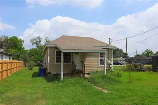 107 Prewitt Ln, West Columbia, TX 77486 - Photo 2