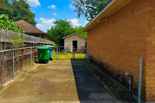 5502 Mackinaw St, Houston, TX 77053 - Photo 6