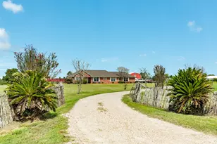 17830 County Rd 207, Angleton, TX 77515 - Photo 10