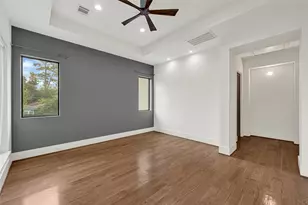 922 T C Jester Blvd, Houston, TX 77008 - Photo 22