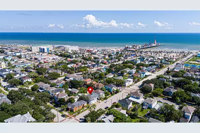 1812 27th St, Galveston, TX 77550 - Photo 2