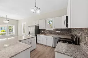 1812 27th St, Galveston, TX 77550 - Photo 2