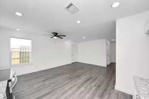 8125 Laura Koppe Rd, Houston, TX 77028 - Photo 10