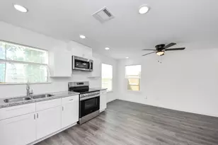 8125 Laura Koppe Rd, Houston, TX 77028 - Photo 10