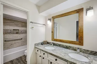 10902 Overbrook Lane, Houston, TX 77042 - Photo 20