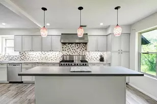 10902 Overbrook Ln, Houston, TX 77042 - Photo 6