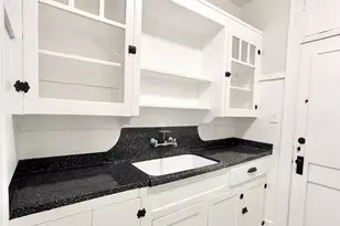 1126 Berthea St, Houston, TX 77006 - Photo 10