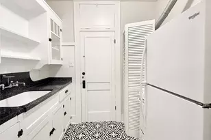 1126 Berthea St, Houston, TX 77006 - Photo 8