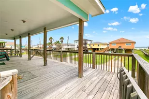 984 Bluewater Hwy, Surfside Beach, TX 77541 - Photo 4