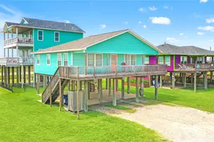 984 Bluewater Hwy, Surfside Beach, TX 77541 - Photo 1