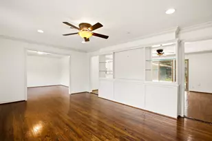 5238 Kinglet St, Houston, TX 77035 - Photo 8
