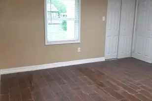 5631 Belarbor St, Houston, TX 77033 - Photo 6