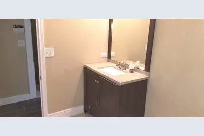 5631 Belarbor Street, Houston, TX 77033 - Photo 8