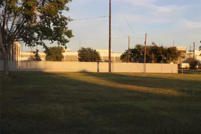 512 N 1st Street, La Porte, TX 77571 - Photo 2