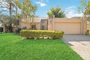 154 NE Old Bridge Lake, Houston, TX 77069 - Photo 2