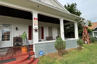 211 W Sabine St, Groesbeck, TX 76642 - Photo 4