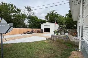 211 W Sabine St, Groesbeck, TX 76642 - Photo 32