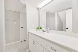 3130 Walnut Bend Ln, Houston, TX 77042 - Photo 16