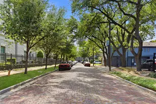 2100 Commonwealth St, Houston, TX 77006 - Photo 2