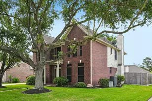 10900 Sycamore Dr N, La Porte, TX 77571 - Photo 2