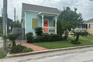 1111 14th St, Galveston, TX 77550 - Photo 2