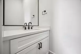 938 Alexander St, Houston, TX 77008 - Photo 16