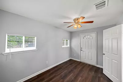 7614 Darnay Dr Drive, Houston, TX 77033 - Photo 10