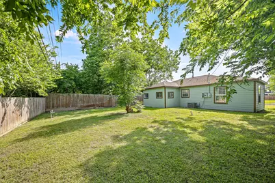 7614 Darnay Dr Drive, Houston, TX 77033 - Photo 18