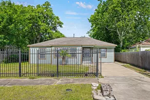 7614 Darnay Dr Dr, Houston, TX 77033 - Photo 2