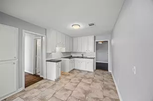 7614 Darnay Dr Dr, Houston, TX 77033 - Photo 8