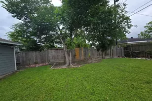 8914 Kellett St, Houston, TX 77078 - Photo 14
