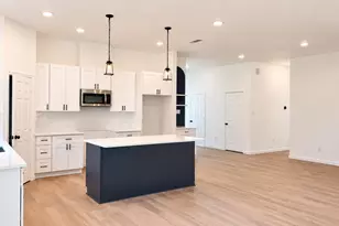8715 Victoria Forest Dr, Houston, TX 77088 - Photo 10