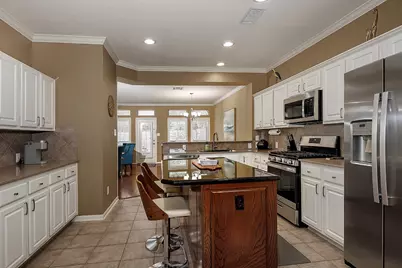 110 N Valley Oaks Circle, The Woodlands, TX 77382 - Photo 10
