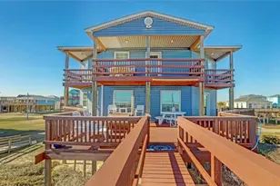 601 Wave Ct, Surfside Beach, TX 77541 - Photo 1