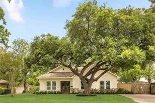 702 W 41st St, Houston, TX 77018 - Photo 2