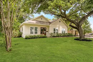 702 W 41st St, Houston, TX 77018 - Photo 2
