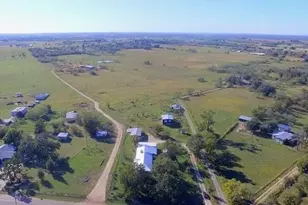 2702 Blue Creek Rd, La Vernia, TX 78121 - Photo 6