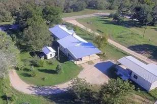 2702 Blue Creek Rd, La Vernia, TX 78121 - Photo 2