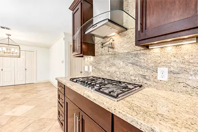 703 Oriole Lane, Pasadena, TX 77502 - Photo 8