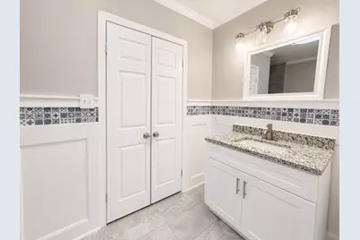 114 W Lobit Street, Baytown, TX 77520 - Photo 4