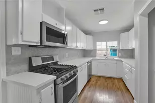114 W Lobit St, Baytown, TX 77520 - Photo 10