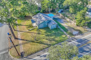 213 E Feagin St, Livingston, TX 77351 - Photo 2