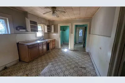 1111 Austin Street, Jacksonville, TX 75766 - Photo 2