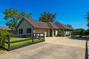 703 Meadow Brook Dr, Caldwell, TX 77836 - Photo 1