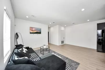 9732 Tuffly Street #B, Houston, TX 77029 - Photo 6