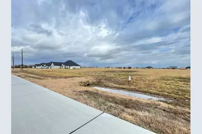 590 Longhorn Trail, Angleton, TX 77515 - Photo 2