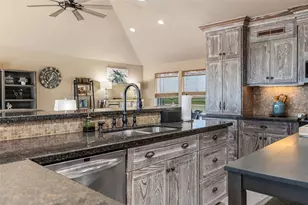 804 Sombrero Dr, Crystal Beach, TX 77650 - Photo 8