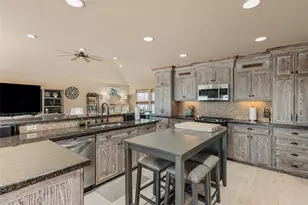 804 Sombrero Dr, Crystal Beach, TX 77650 - Photo 6